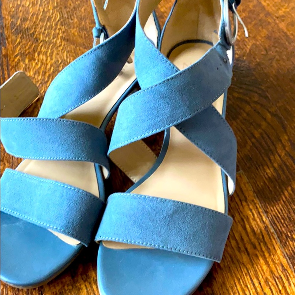 Naturalizer short strapping sandal